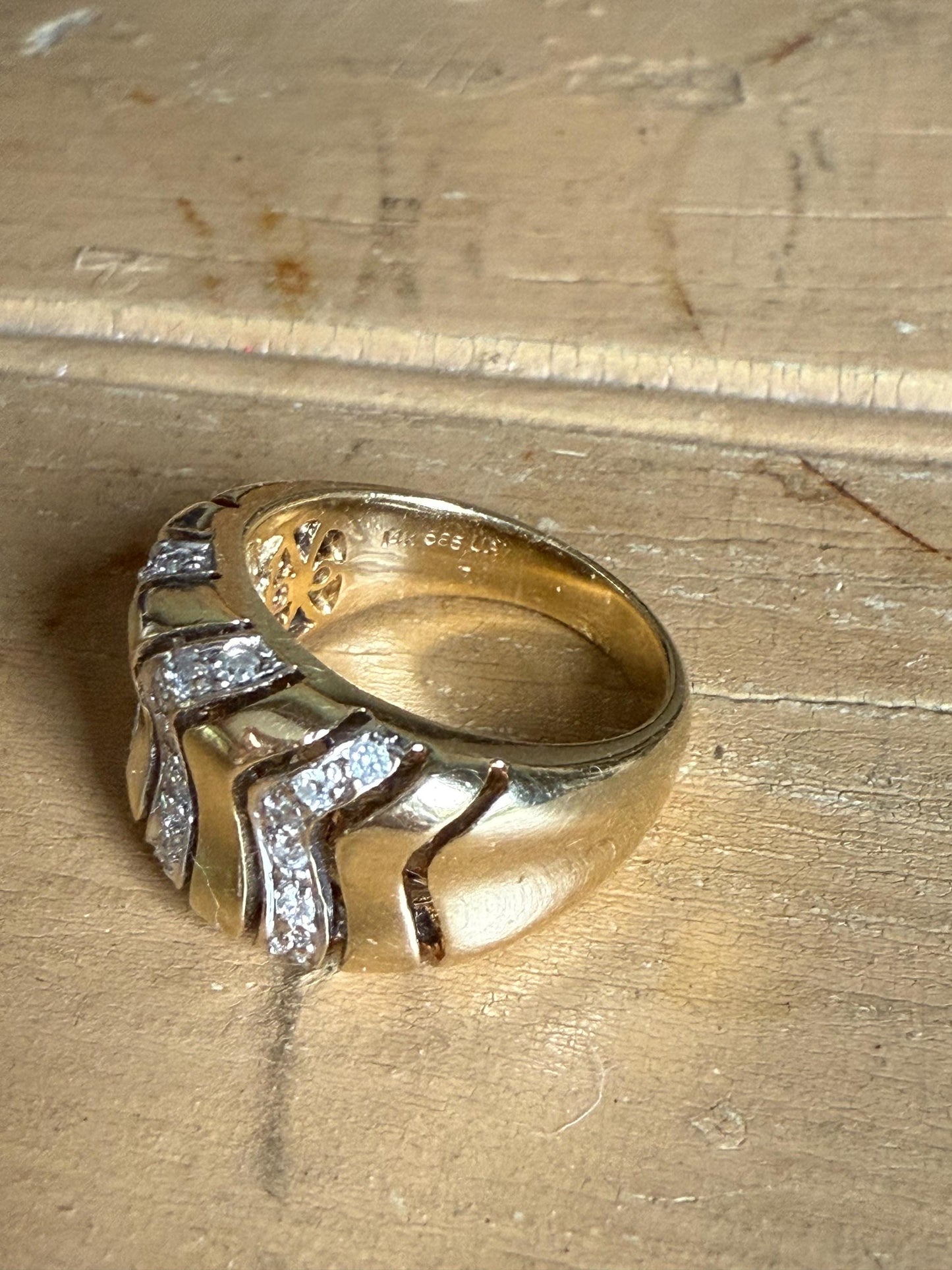 Vintage Mod 1970-1990 14K Yellow Gold Zig Zag Wave Diamond Ring