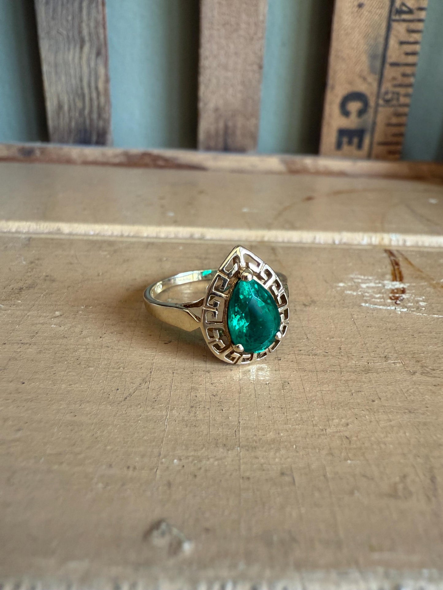Vintage 10K Yellow Gold Pear Cut Synthetic Emerald Ring With Greek Key Frame