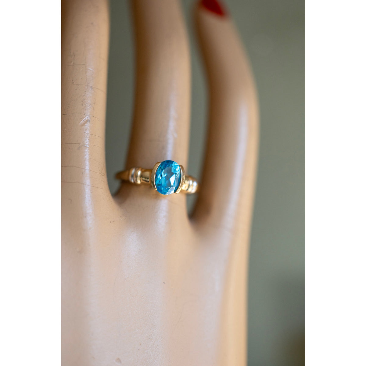 Vintage 10K Yellow Gold Oval Cut Blue Topaz Ring