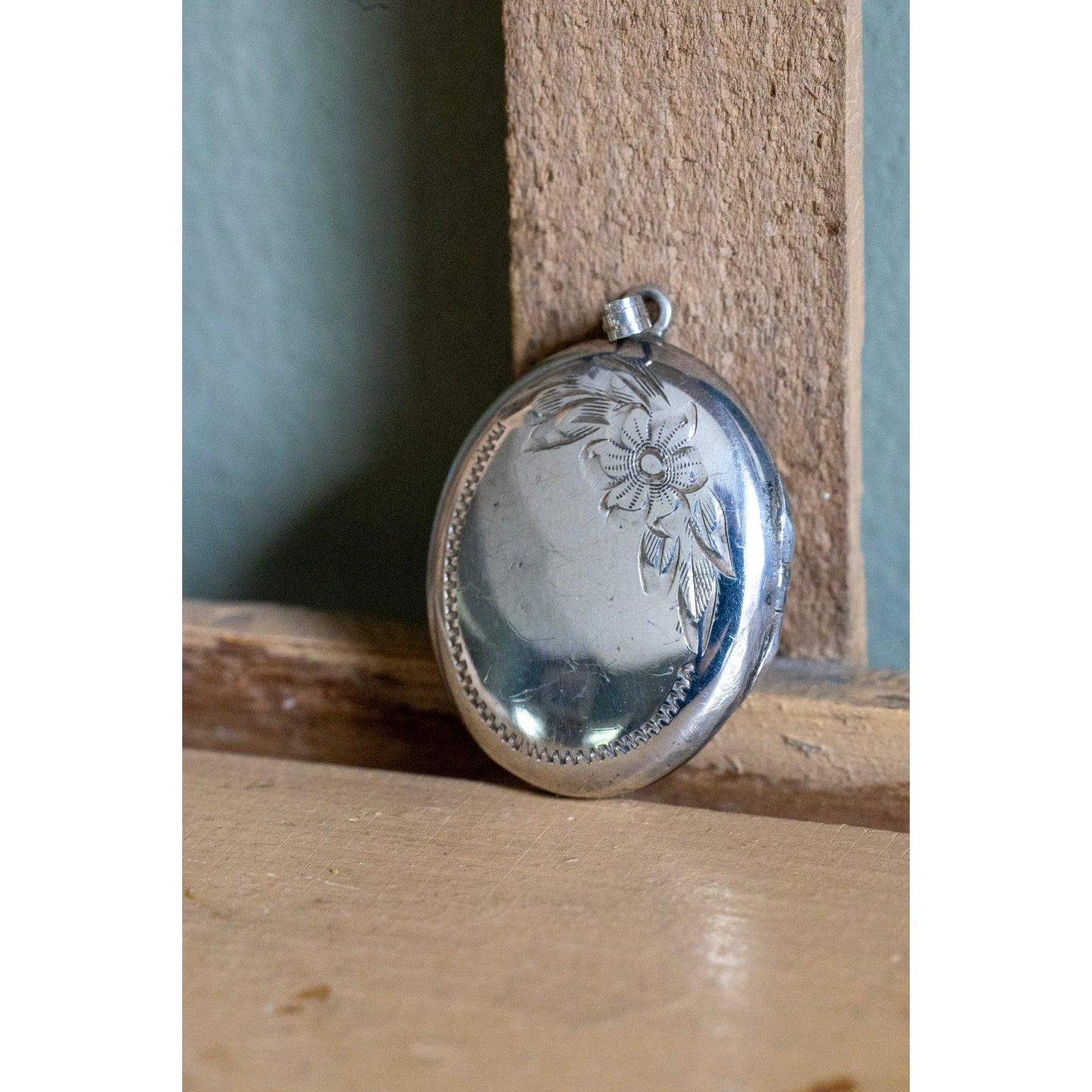 Vintage 1950-1970 Sterling Silver Oval Locket with Engraved Flowers