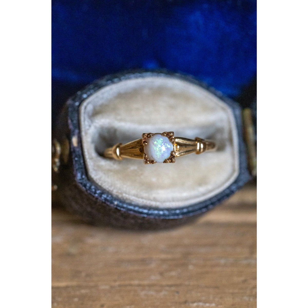 Sweet 10K Yellow Gold Vintage Opal Ring