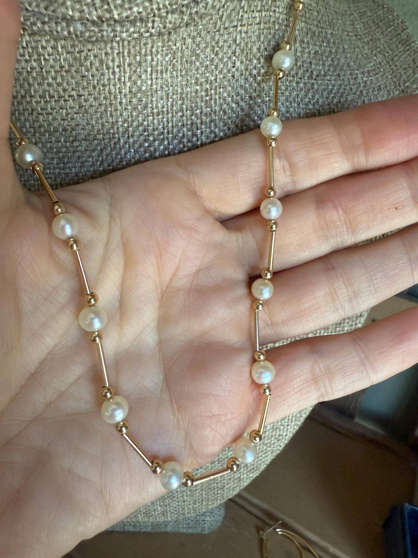 1980-1990 Vintage 14K Yellow Gold Tubular Link and Cultured Pearl Necklace