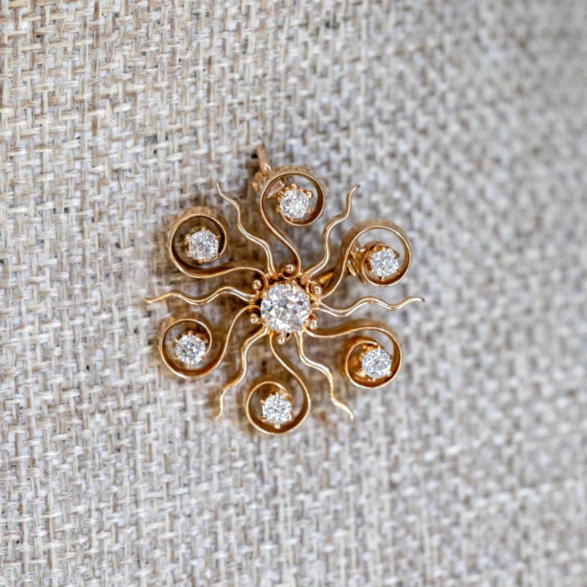c1915 10K Yellow Gold Starburst Old European and Mine Cut Diamond Pendant Brooch