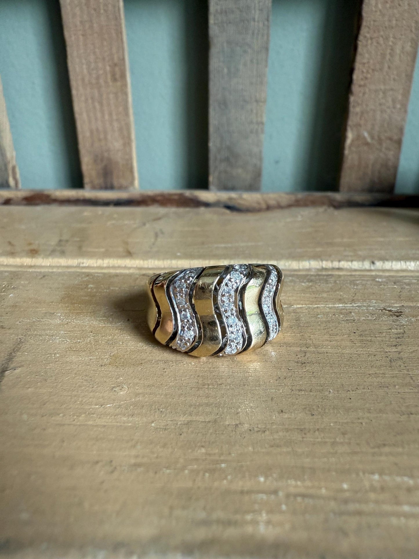 Vintage Mod 1970-1990 14K Yellow Gold Zig Zag Wave Diamond Ring