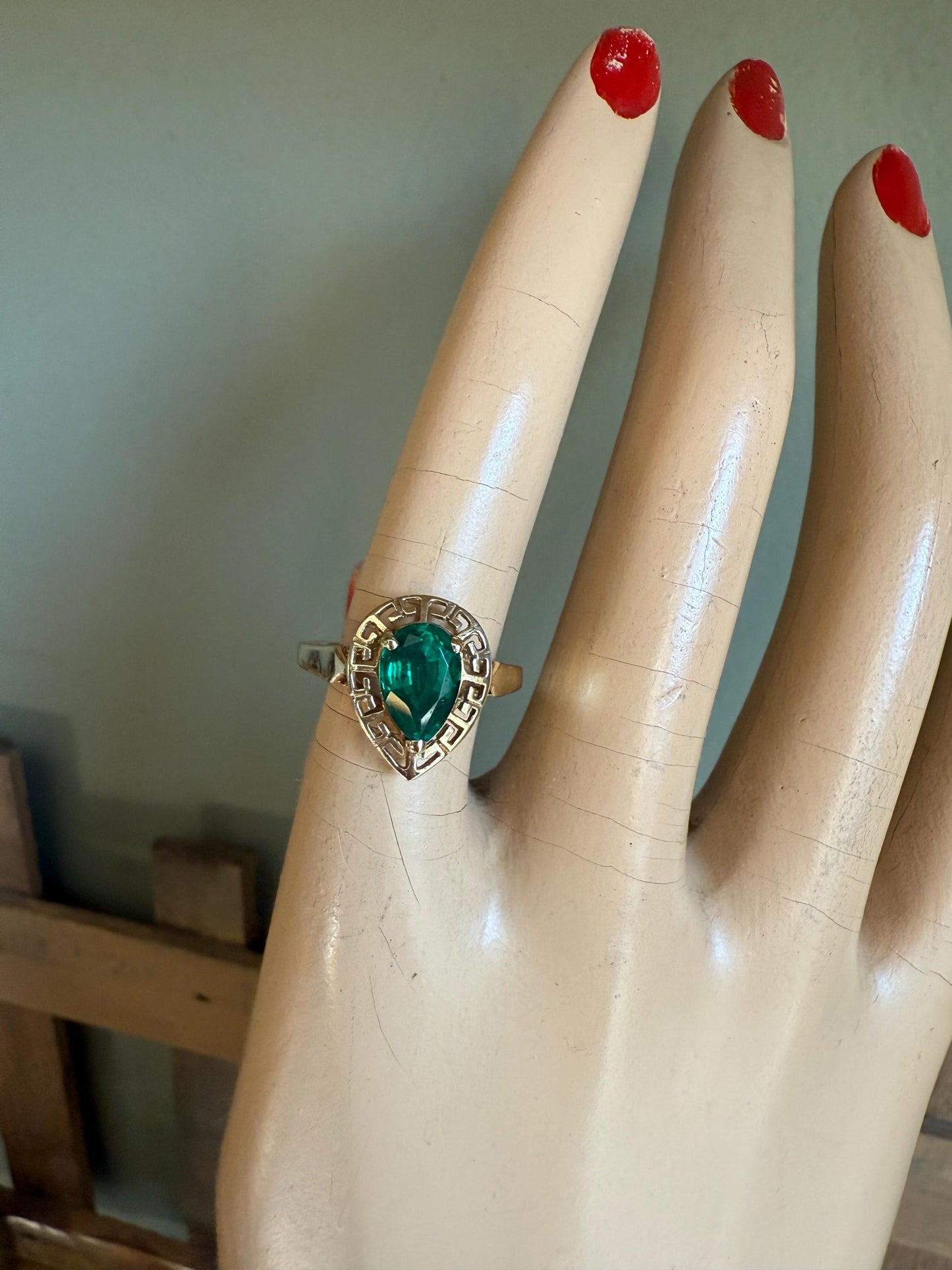 Vintage 10K Yellow Gold Pear Cut Synthetic Emerald Ring With Greek Key Frame