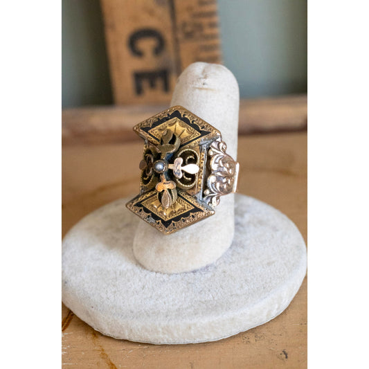 A One of a Kind Victorian Taille d'épargne Black Tracery Pearl Ring