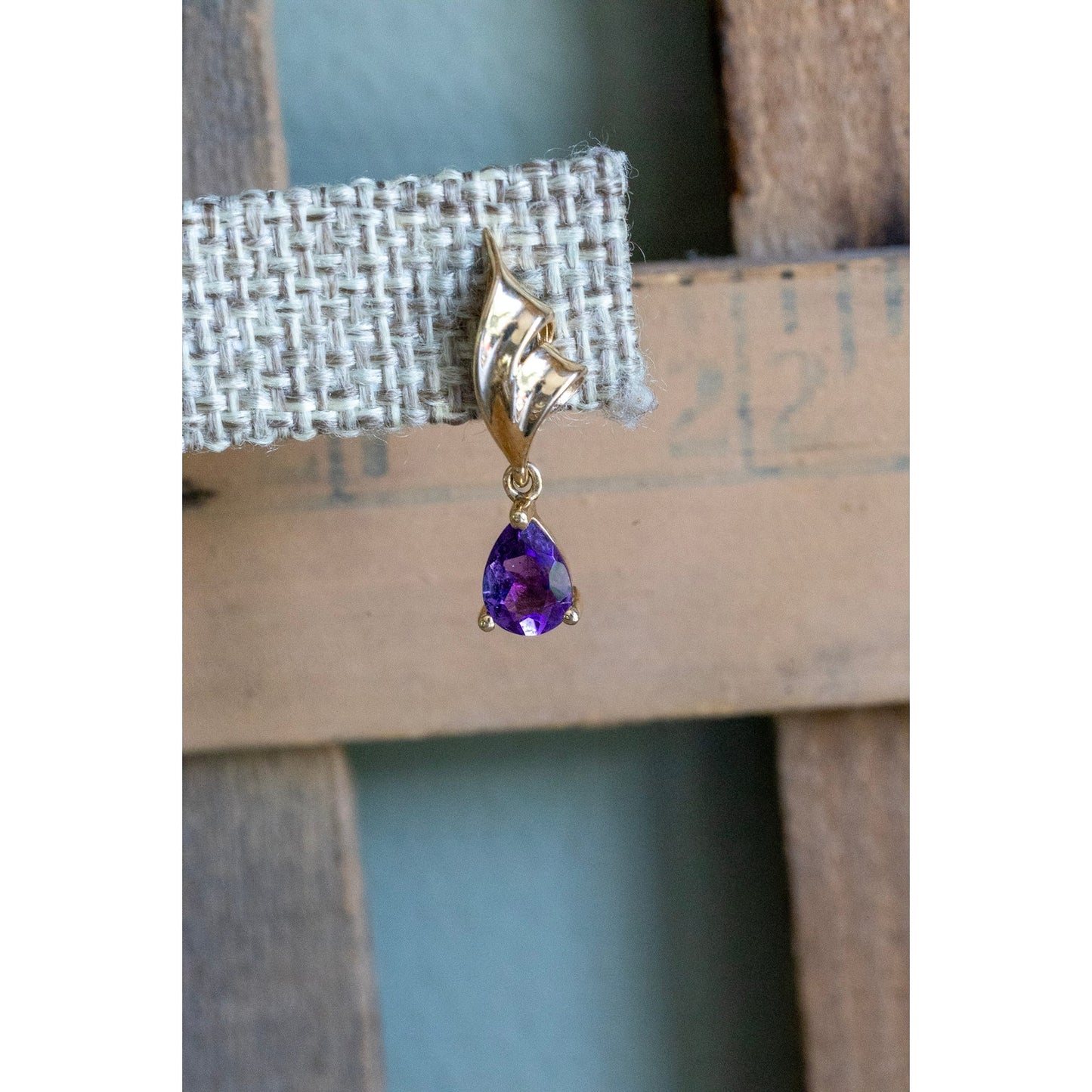 Vintage 10K Yellow Gold Pear Cut Amethyst Dangle Earrings
