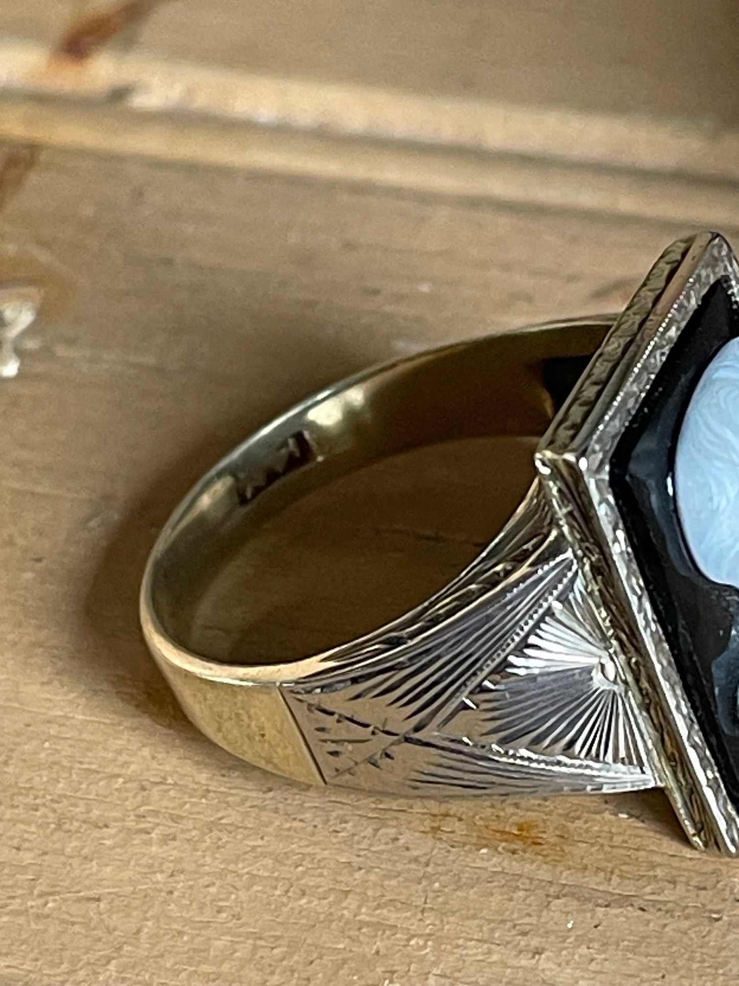 14K Gold Art Deco Agate Cameo Ring: 1920s Flapper