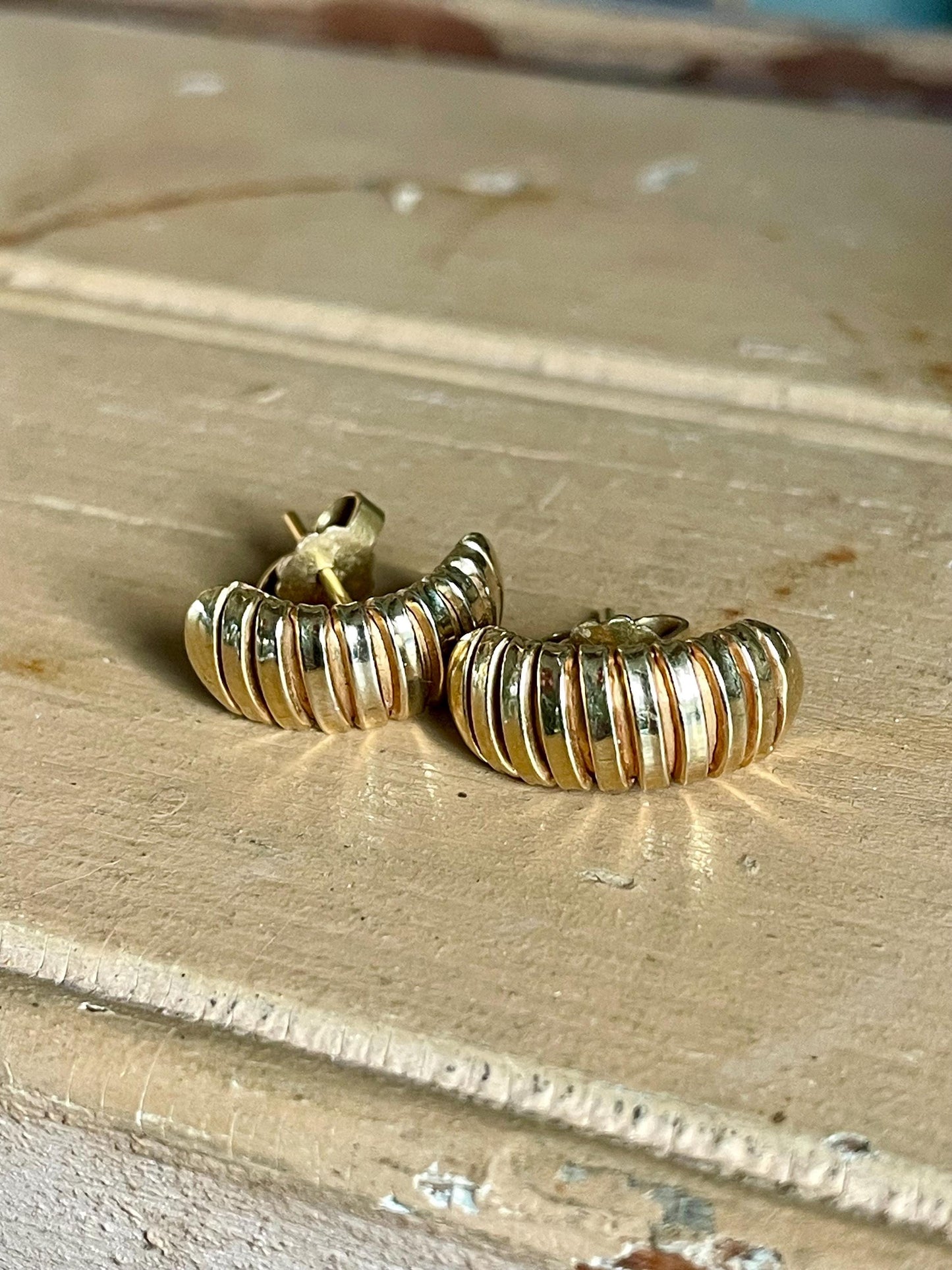 Vintage 1970-80's Solid 18K Yellow Gold Ribbed Semi Hoop Earrings