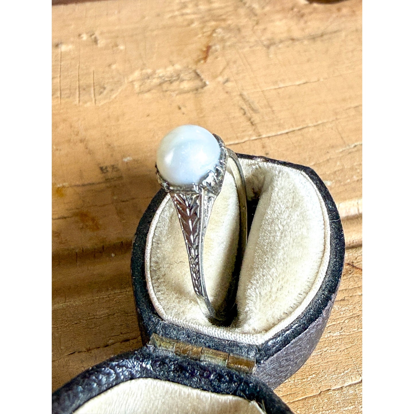 Antique Edwardian c1910 18K White Gold Pearl Ring
