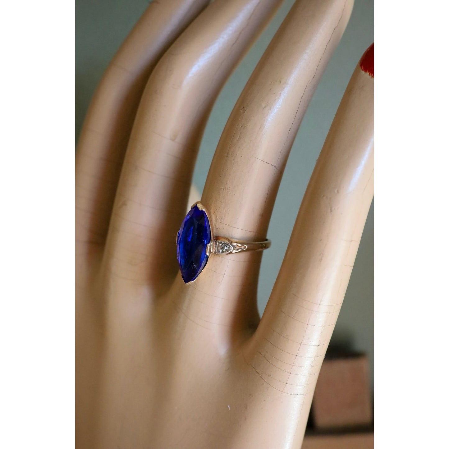 c1940 10K Yellow Gold Imitation Sapphire and Diamond Ring