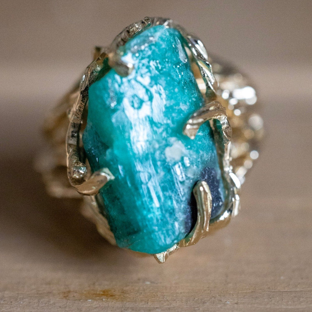 1960-1970 Brutalist 18K Yellow Gold Raw Emerald Ring