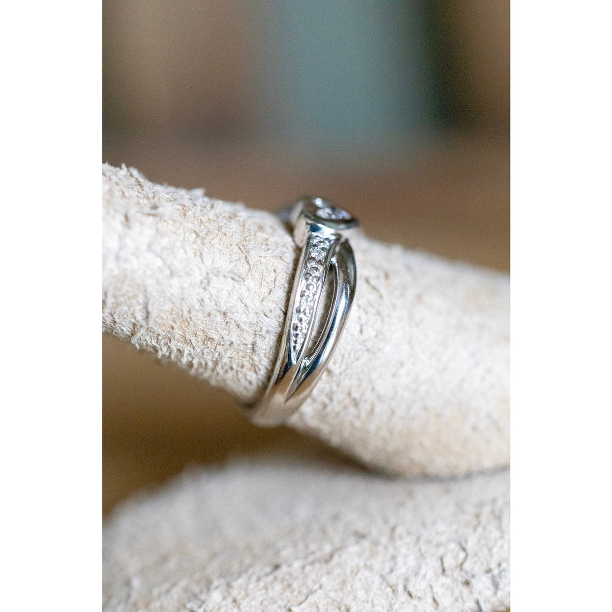 Sweet Vintage 10K White Gold Diamond Set Heart Ring