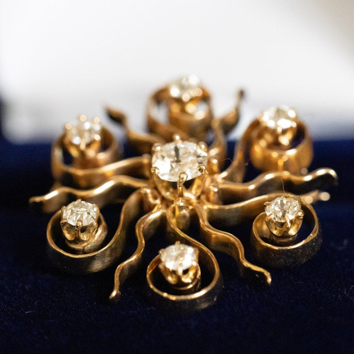 c1915 10K Yellow Gold Starburst Old European and Mine Cut Diamond Pendant Brooch