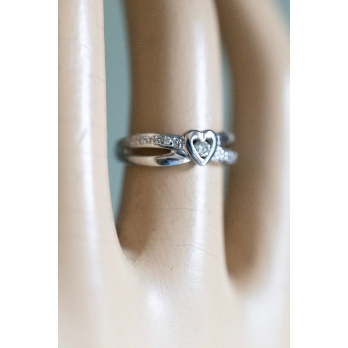 Sweet Vintage 10K White Gold Diamond Set Heart Ring