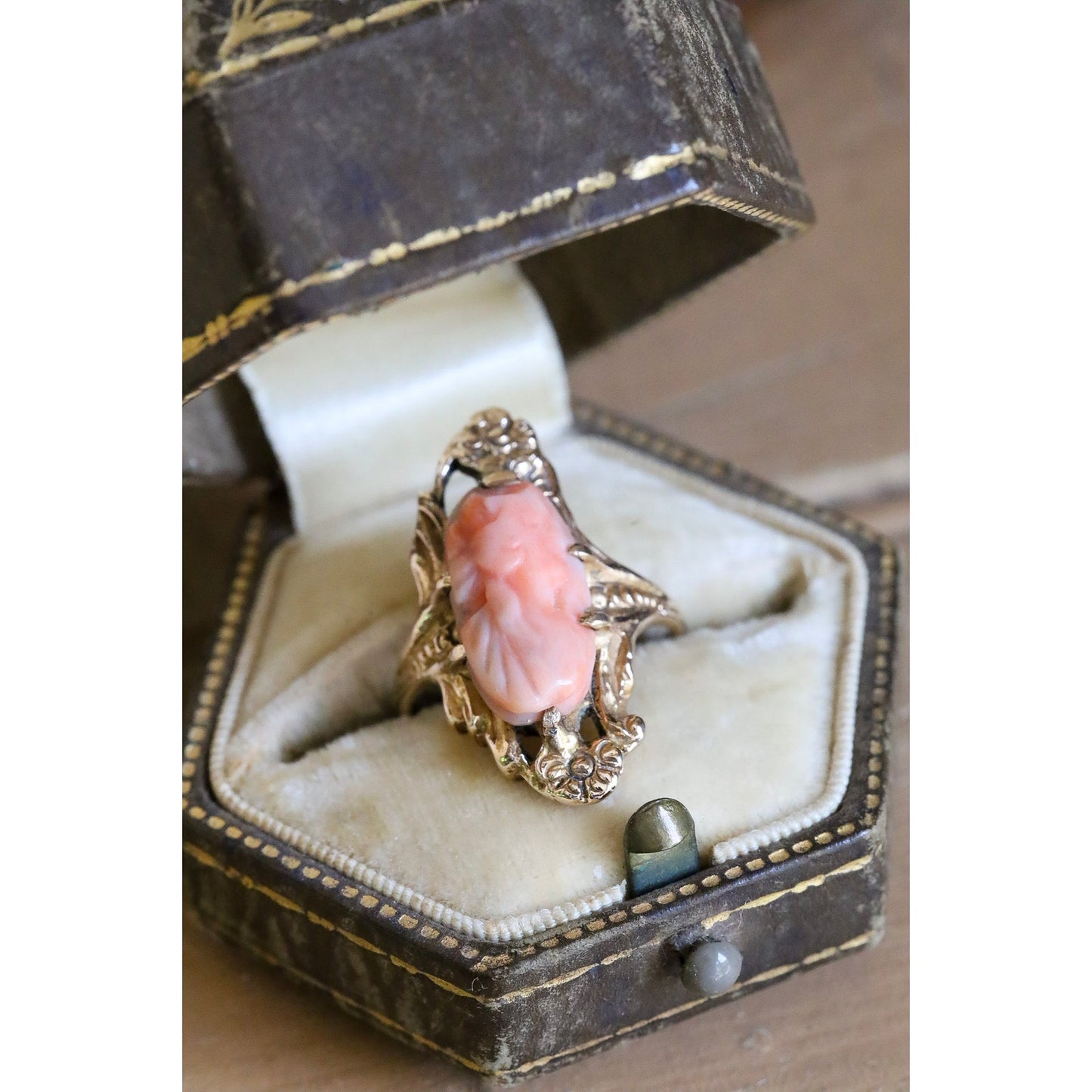 Antique Late Arts and Crafts Art Nouveau Edwardian 10K Gold Coral Cameo Ring