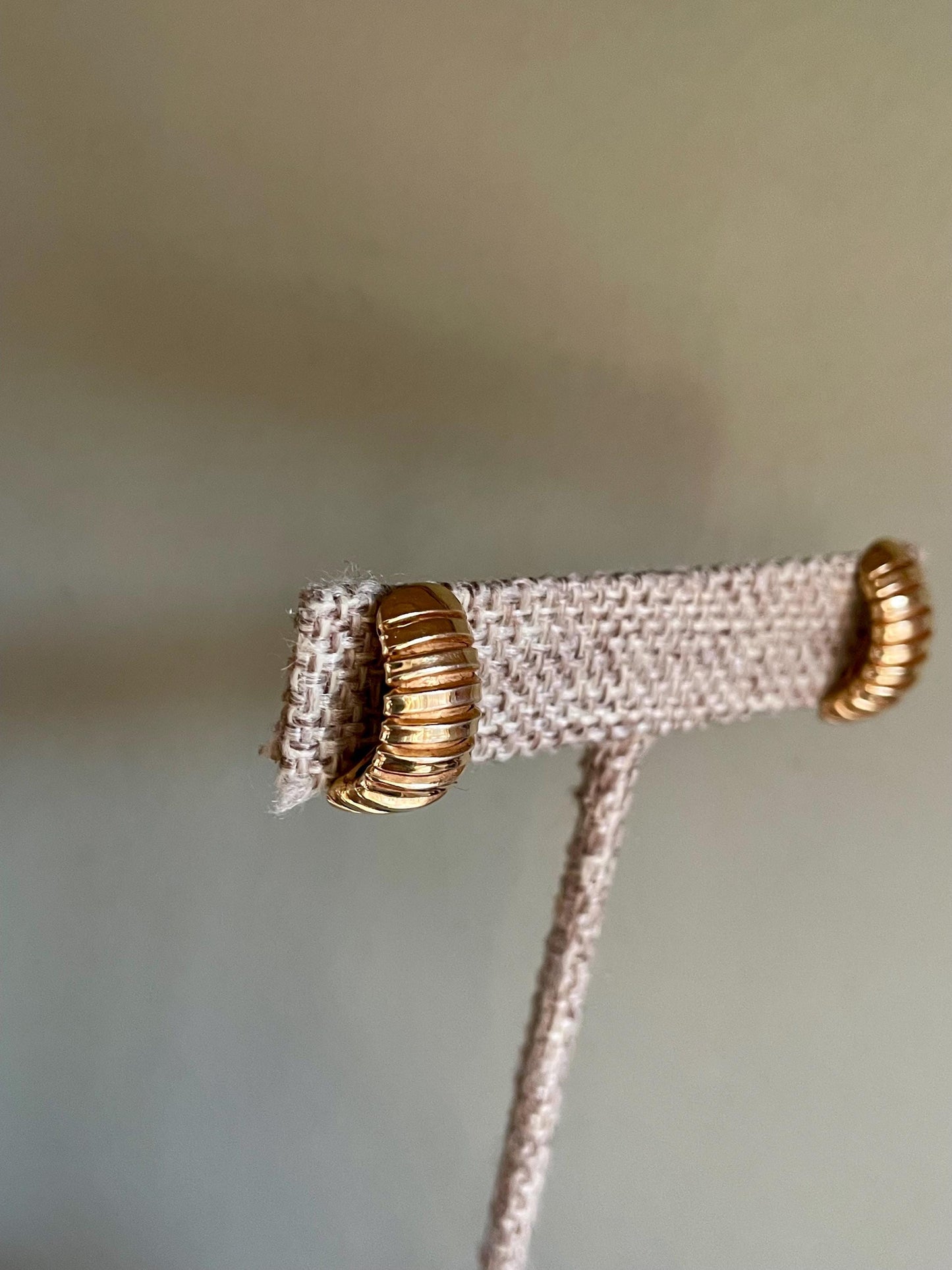 Vintage 1970-80's Solid 18K Yellow Gold Ribbed Semi Hoop Earrings