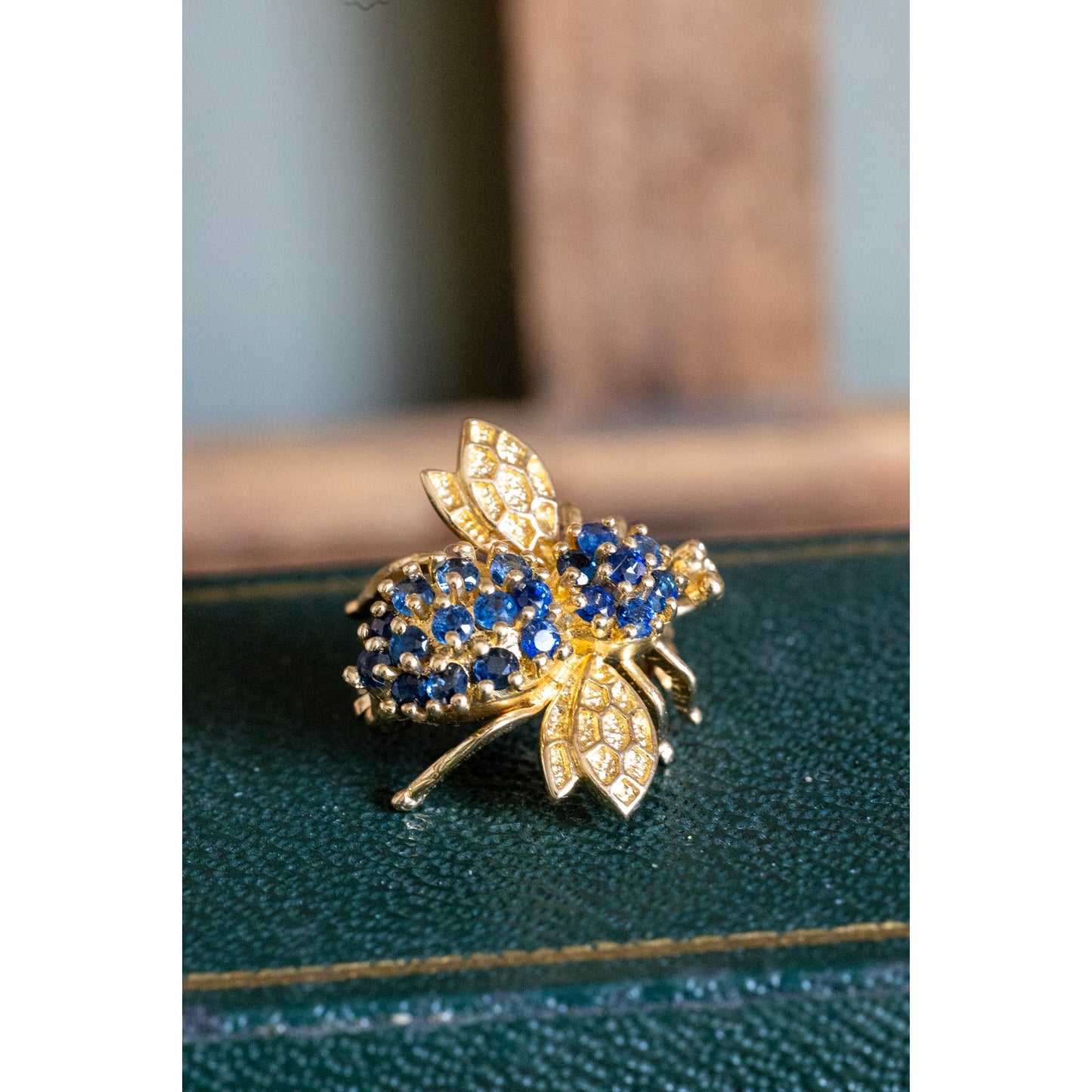 Vintage 14k Yellow Gold Natural Sapphire Bee Brooch