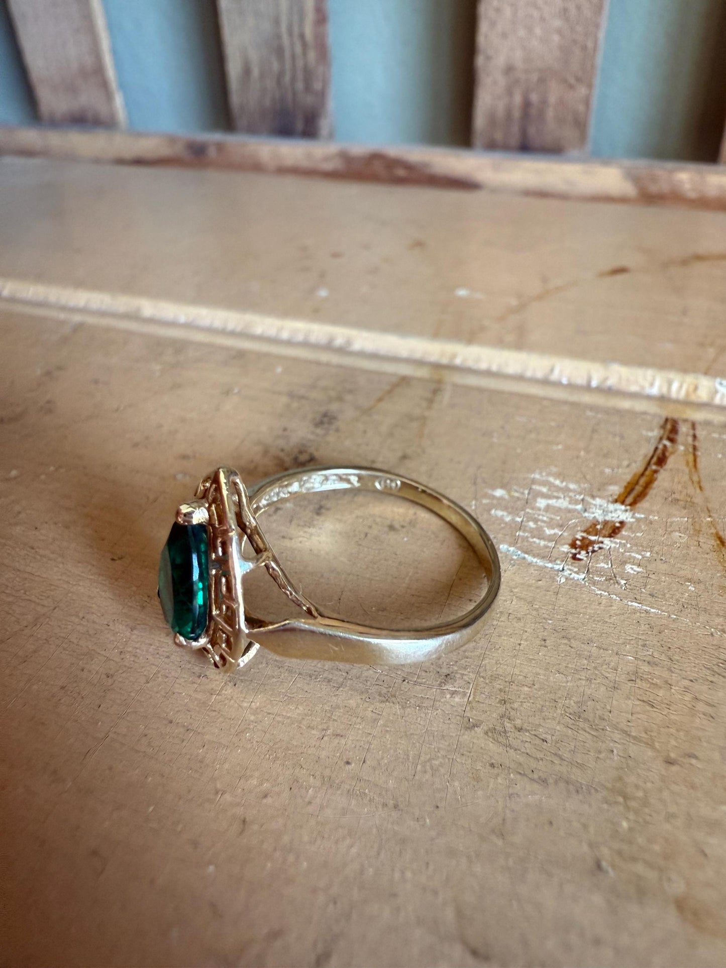Vintage 10K Yellow Gold Pear Cut Synthetic Emerald Ring With Greek Key Frame