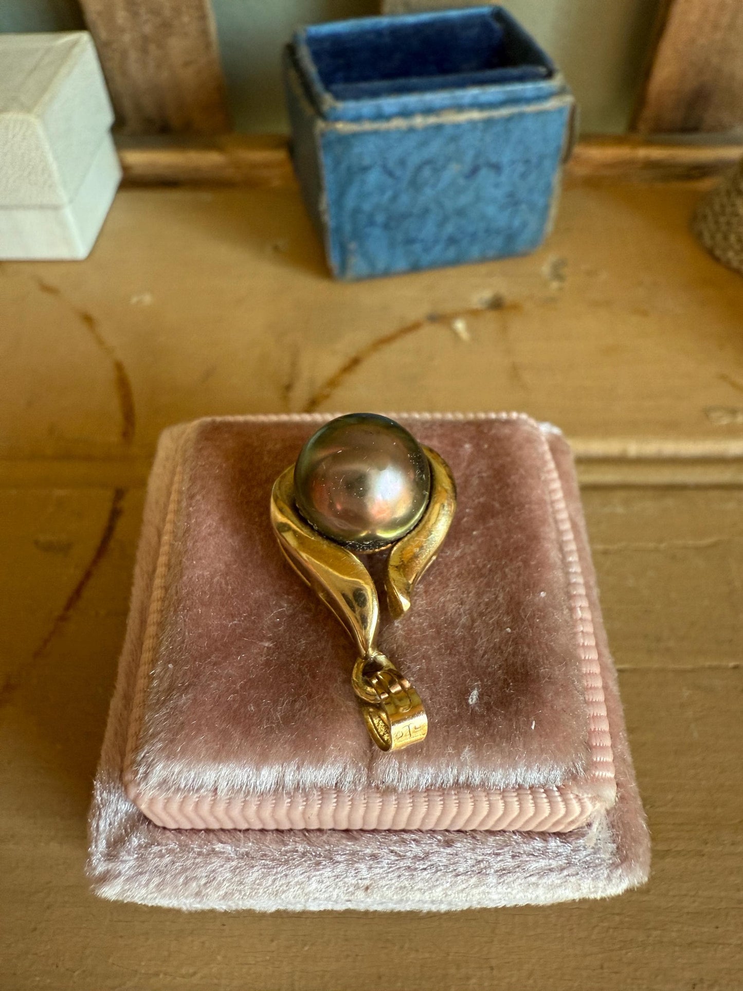 Vintage Tahitian Pearl Pendant in 14K Yellow Gold