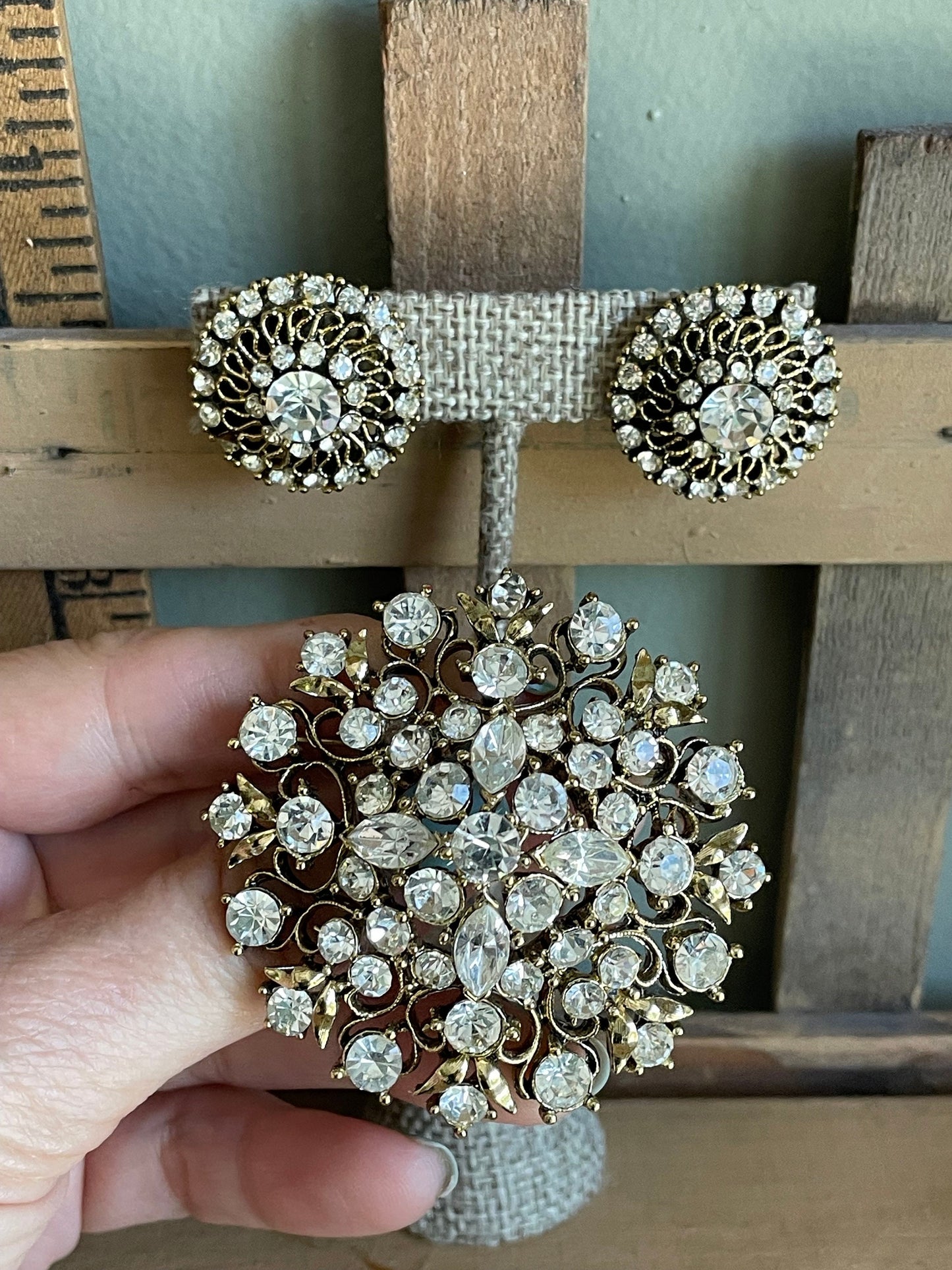 Sparkly 1960-1970 Lisner Domed Round Pinwheel Rhinestone Brooch and Earrings