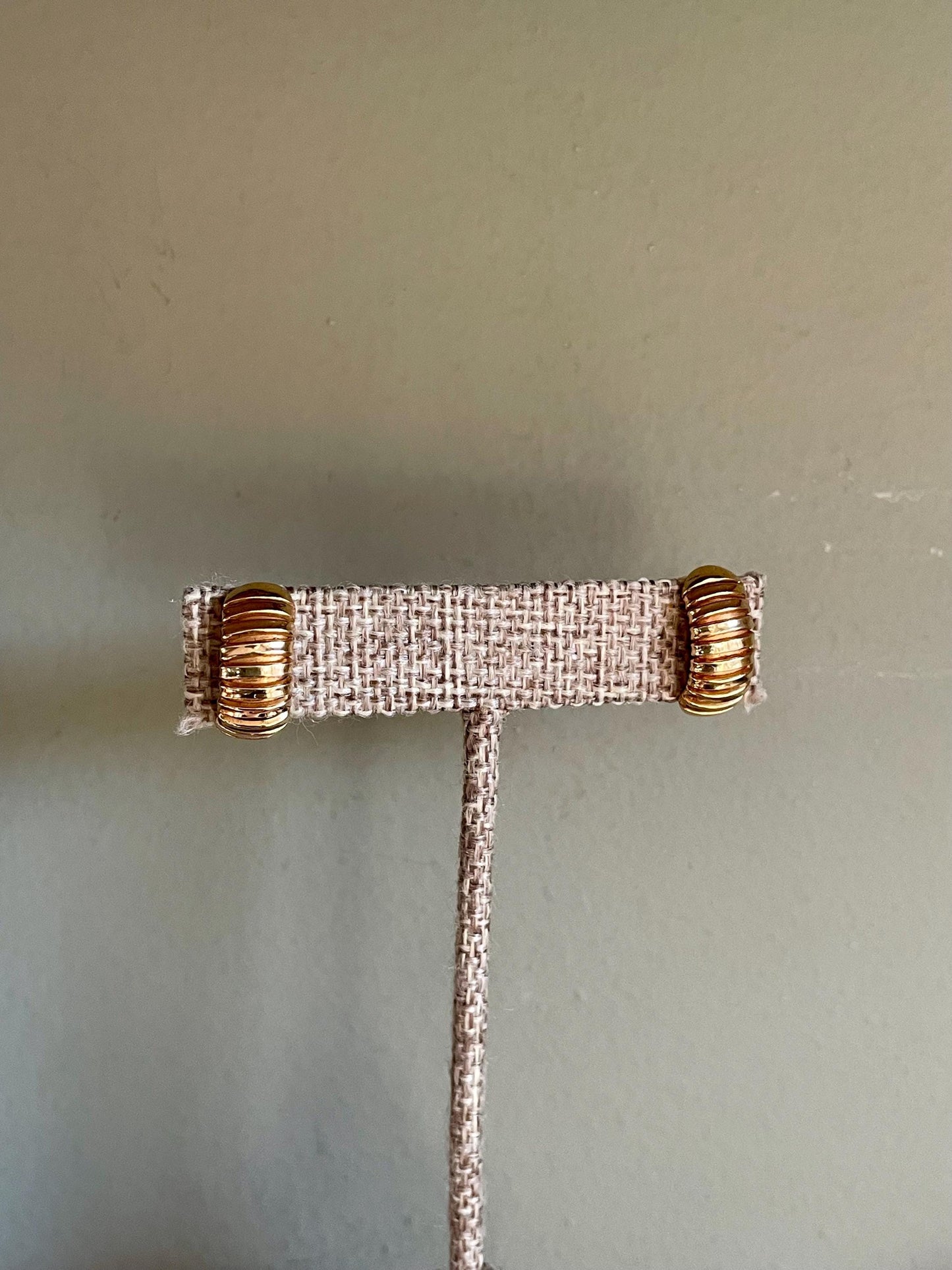 Vintage 1970-80's Solid 18K Yellow Gold Ribbed Semi Hoop Earrings