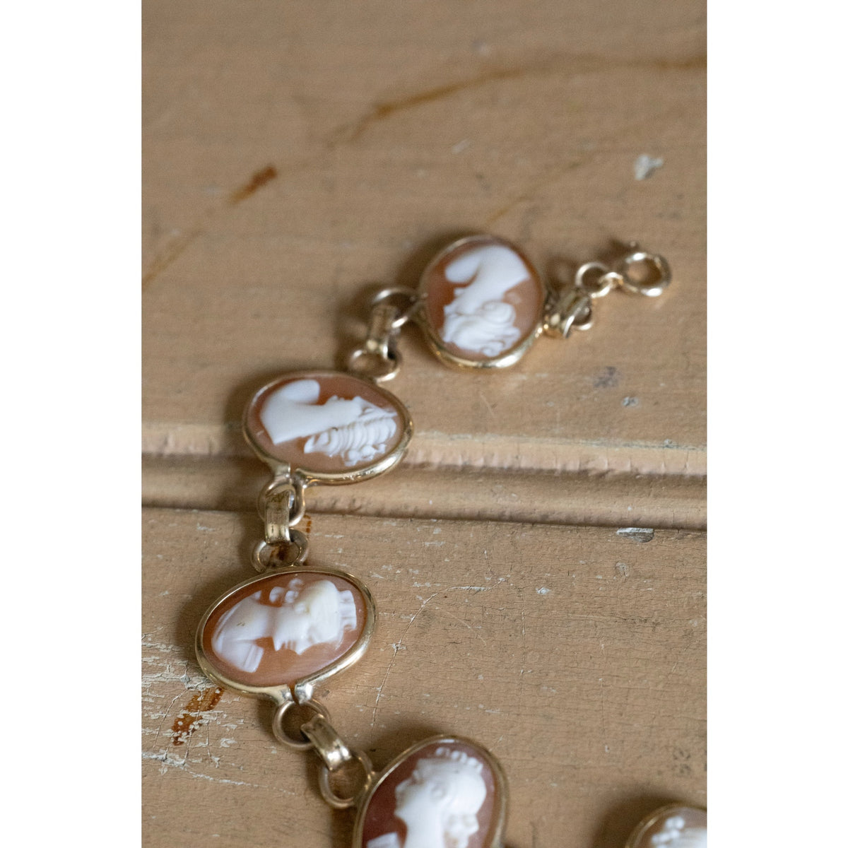 Vintage 14K Yellow Gold Hand Carved Shell Cameo Link Bracelet