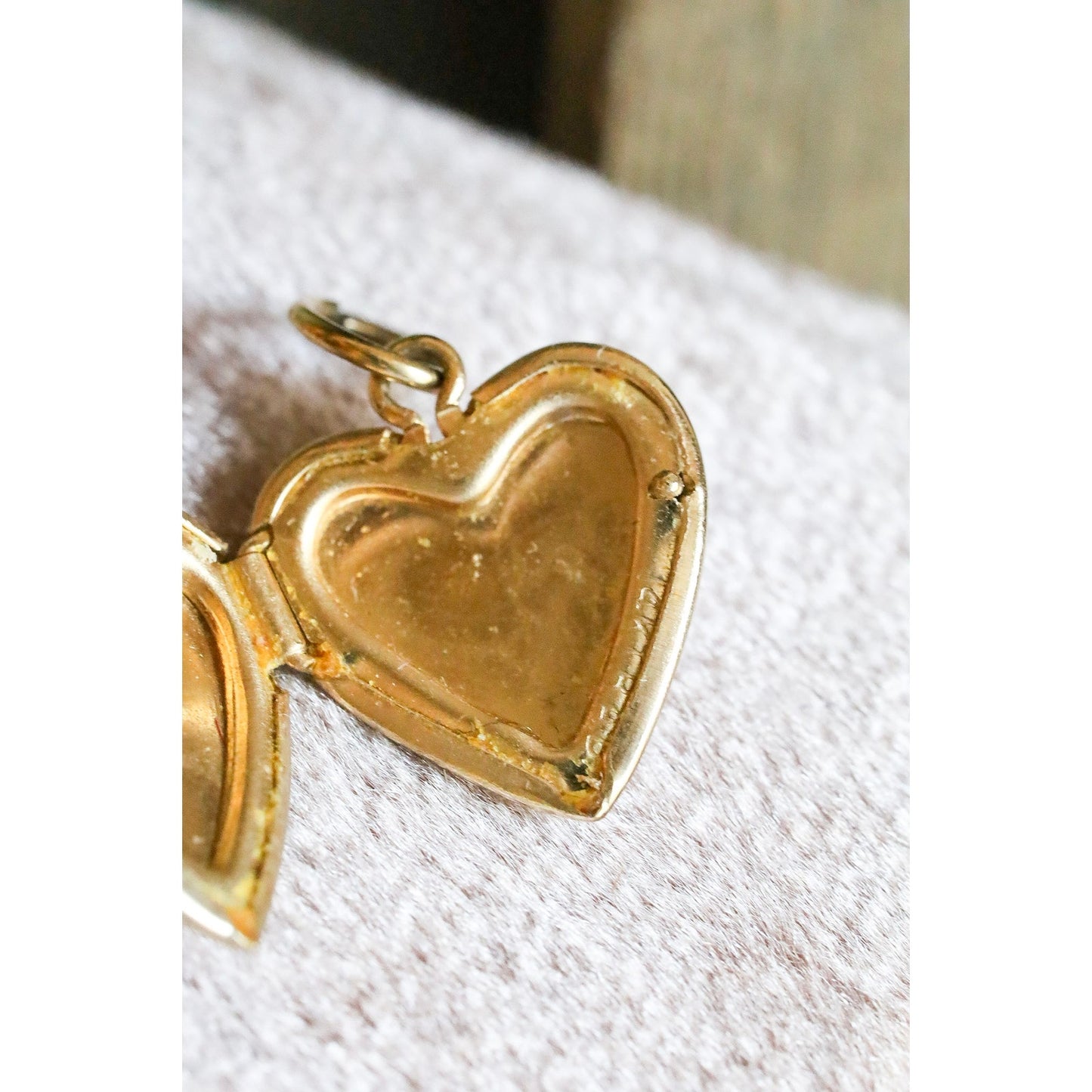 Vintage 14K Yellow Gold Engraved Heart Mini Locket