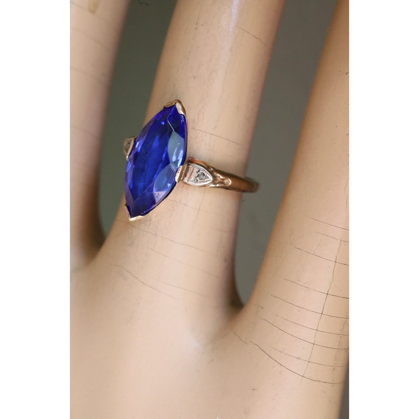 c1940 10K Yellow Gold Imitation Sapphire and Diamond Ring