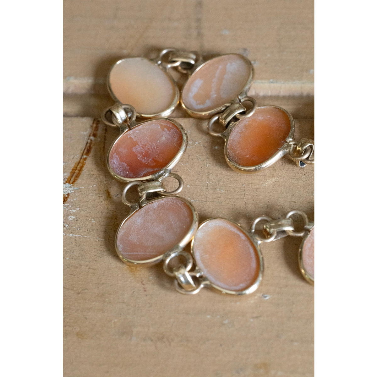 Vintage 14K Yellow Gold Hand Carved Shell Cameo Link Bracelet