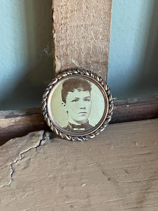 A Late Victorian Portriat of a Lady Wearing Jewlery Photograph Brooch