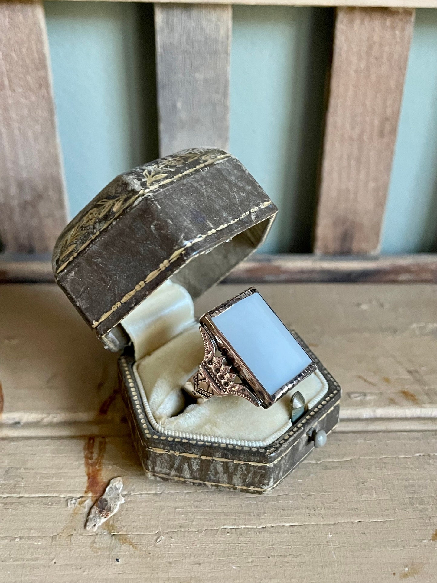 Antique 14k Victorian White Agate Engraved Ring