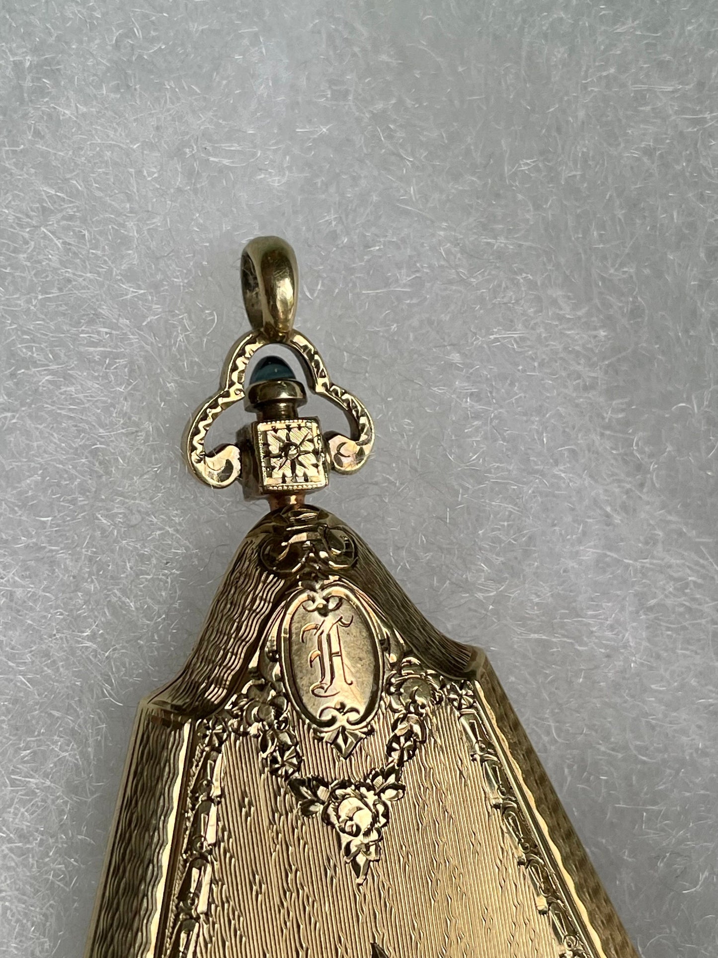 An Fine Edwardian 14K Yellow Gold Engine Turned Locket with Sapphire Cabochon Push Clasp