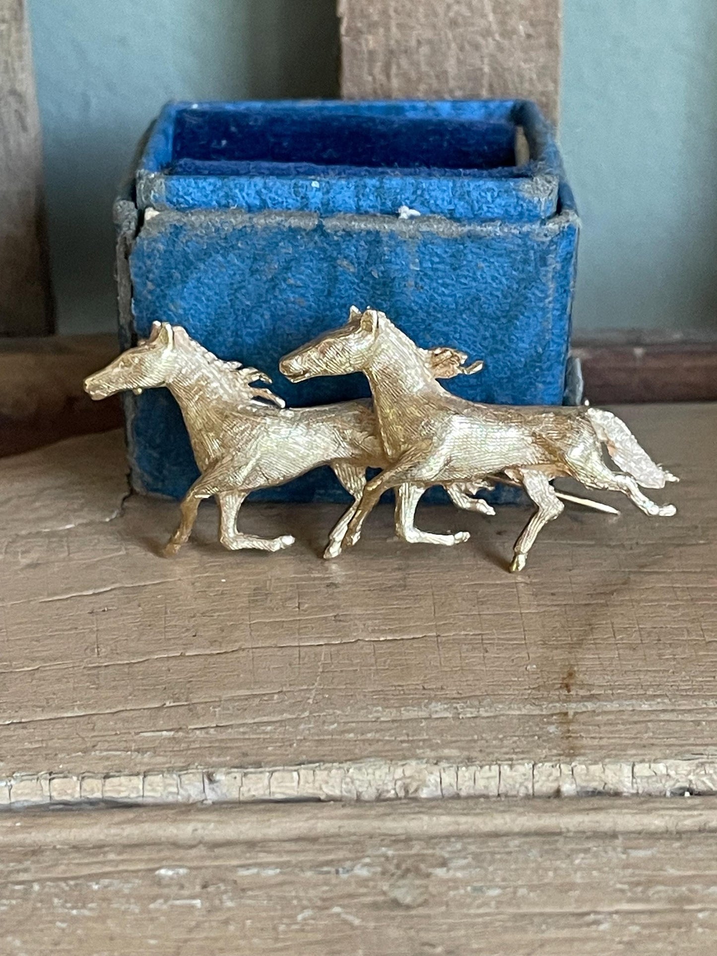 Vintage 14K Solid Yellow Gold Wild Horses Running Brooch