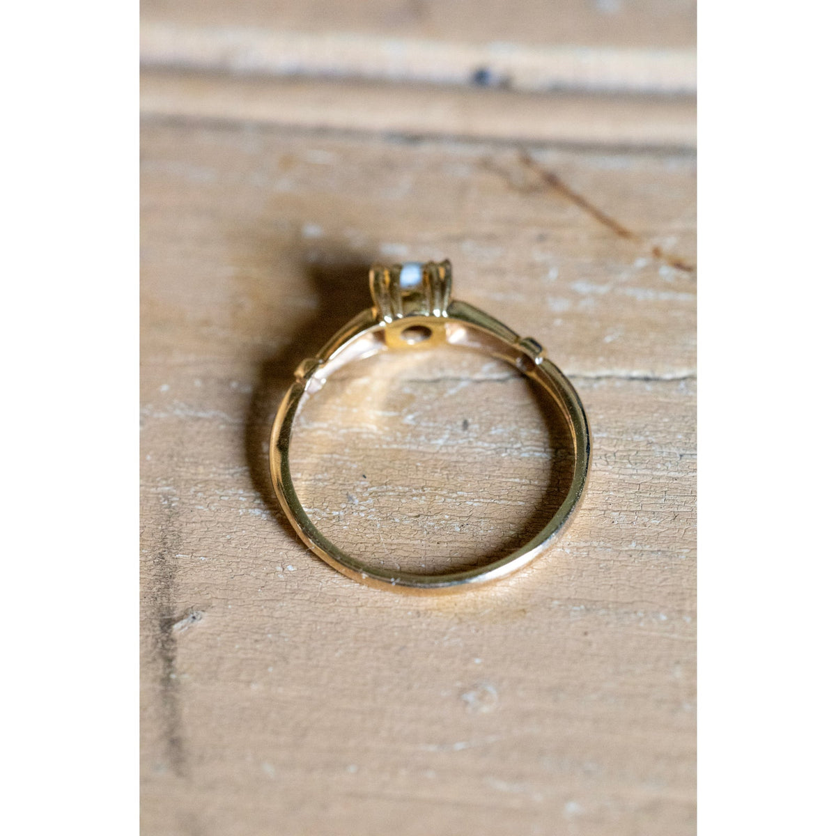 Sweet 10K Yellow Gold Vintage Opal Ring