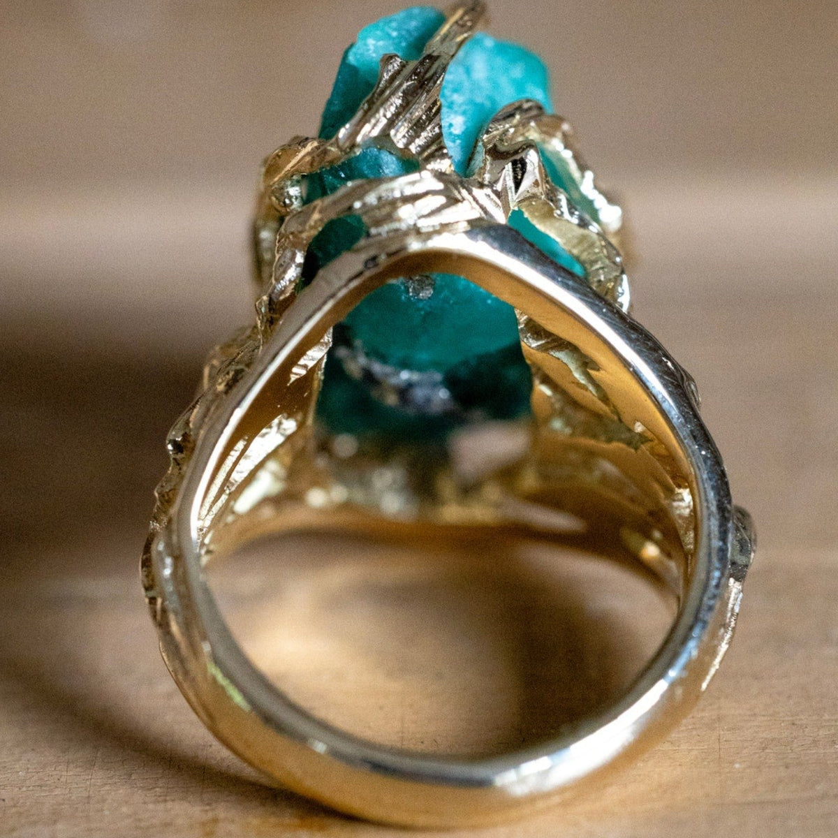 1960-1970 Brutalist 18K Yellow Gold Raw Emerald Ring