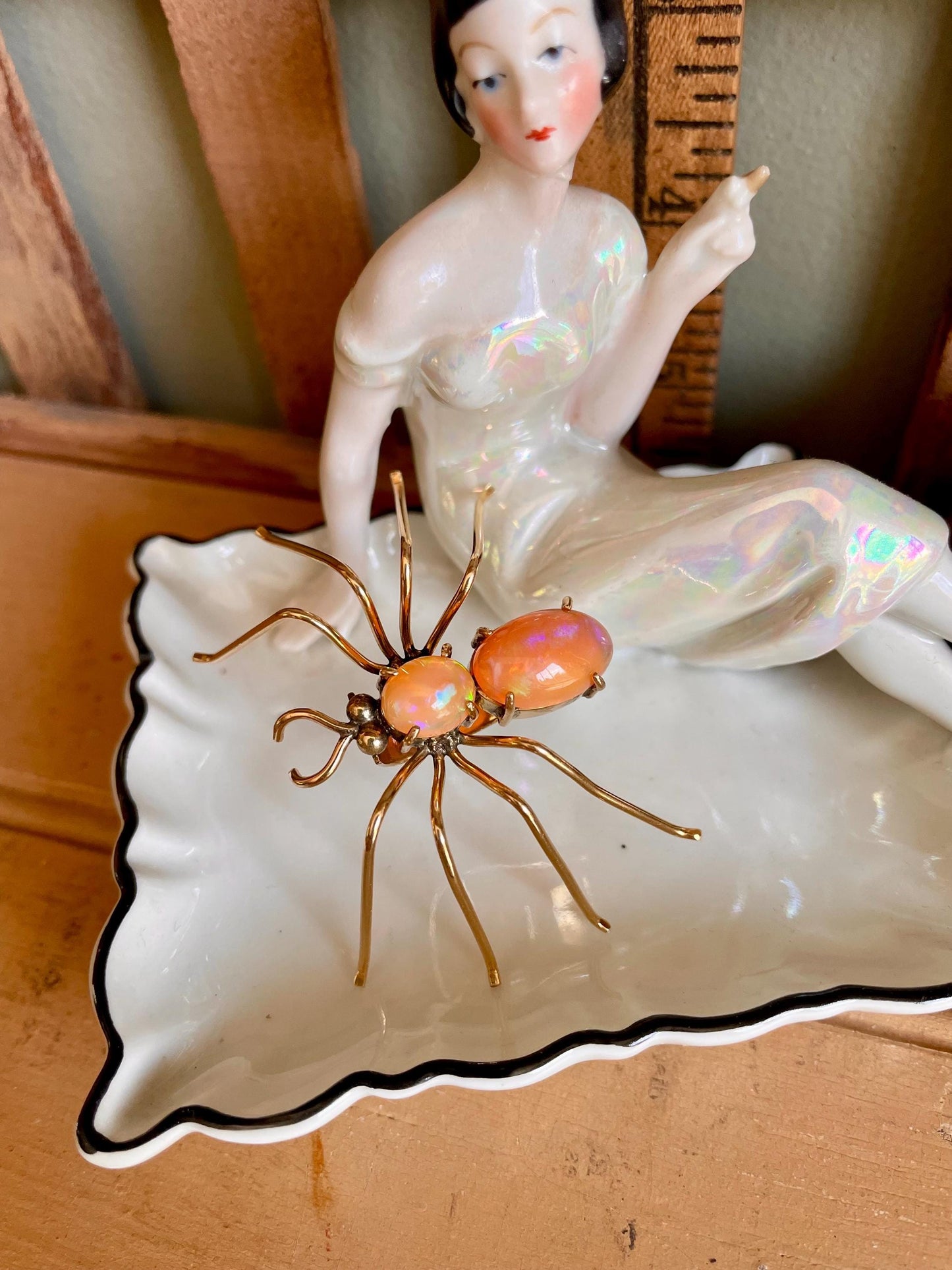 Vintage 14K Yellow Gold Mexican Opal Spider Pendant