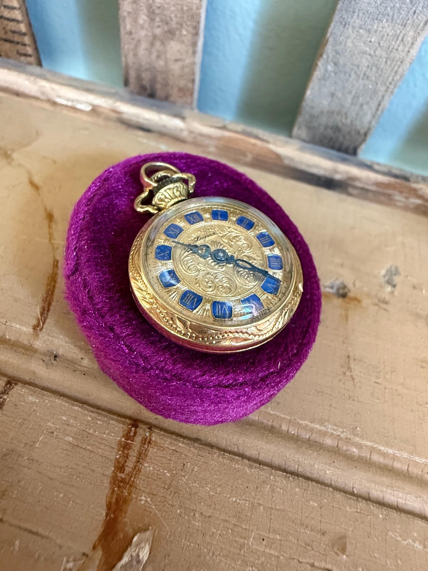 18k Yellow Gold Ladies Pocket Watch Pendant Swiss Made 17 Jewels Manual Movement by Lugran