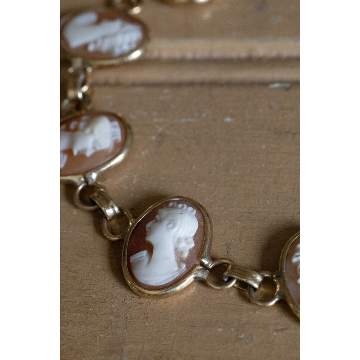 Vintage 14K Yellow Gold Hand Carved Shell Cameo Link Bracelet