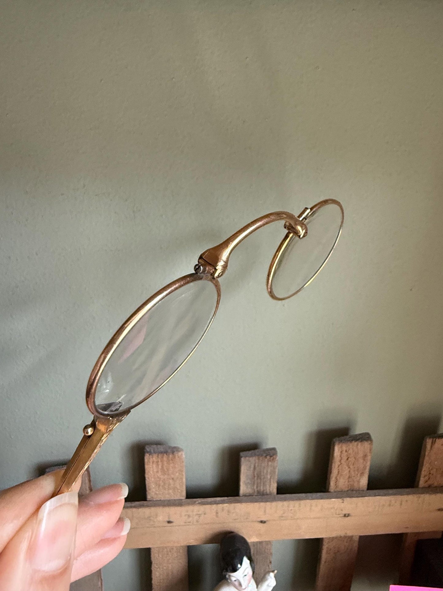 Antique Gold Filled Magnifying Eye Glass Collaspable Pendant