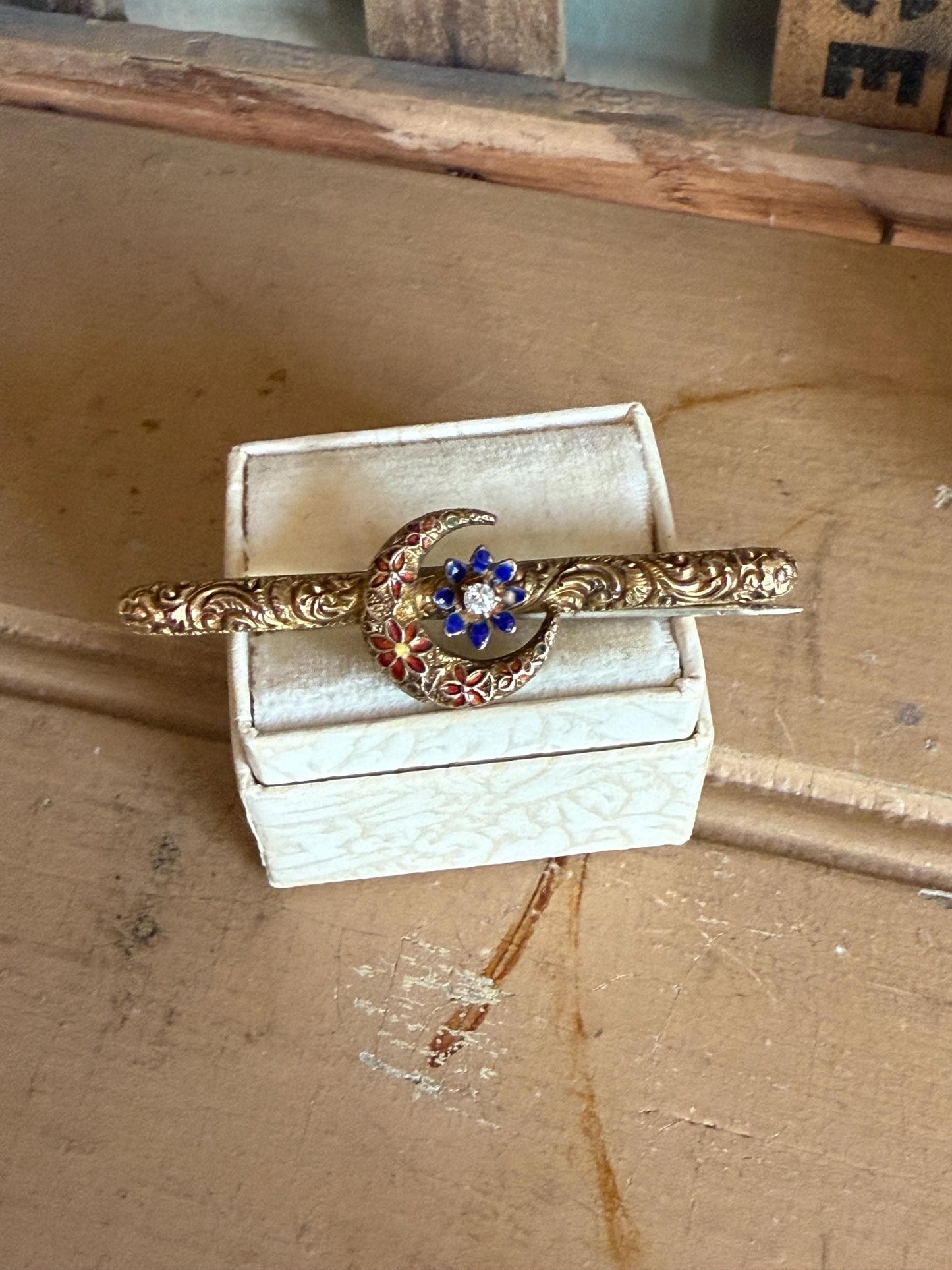 c1900 Edwardian 9-10K Gold Edwardian Cresecent Moon set with Diamond Brooch