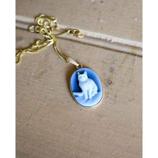 14K Yellow Gold Banded Agate Carved Cat Cameo Pendant on 14K Gold Chain