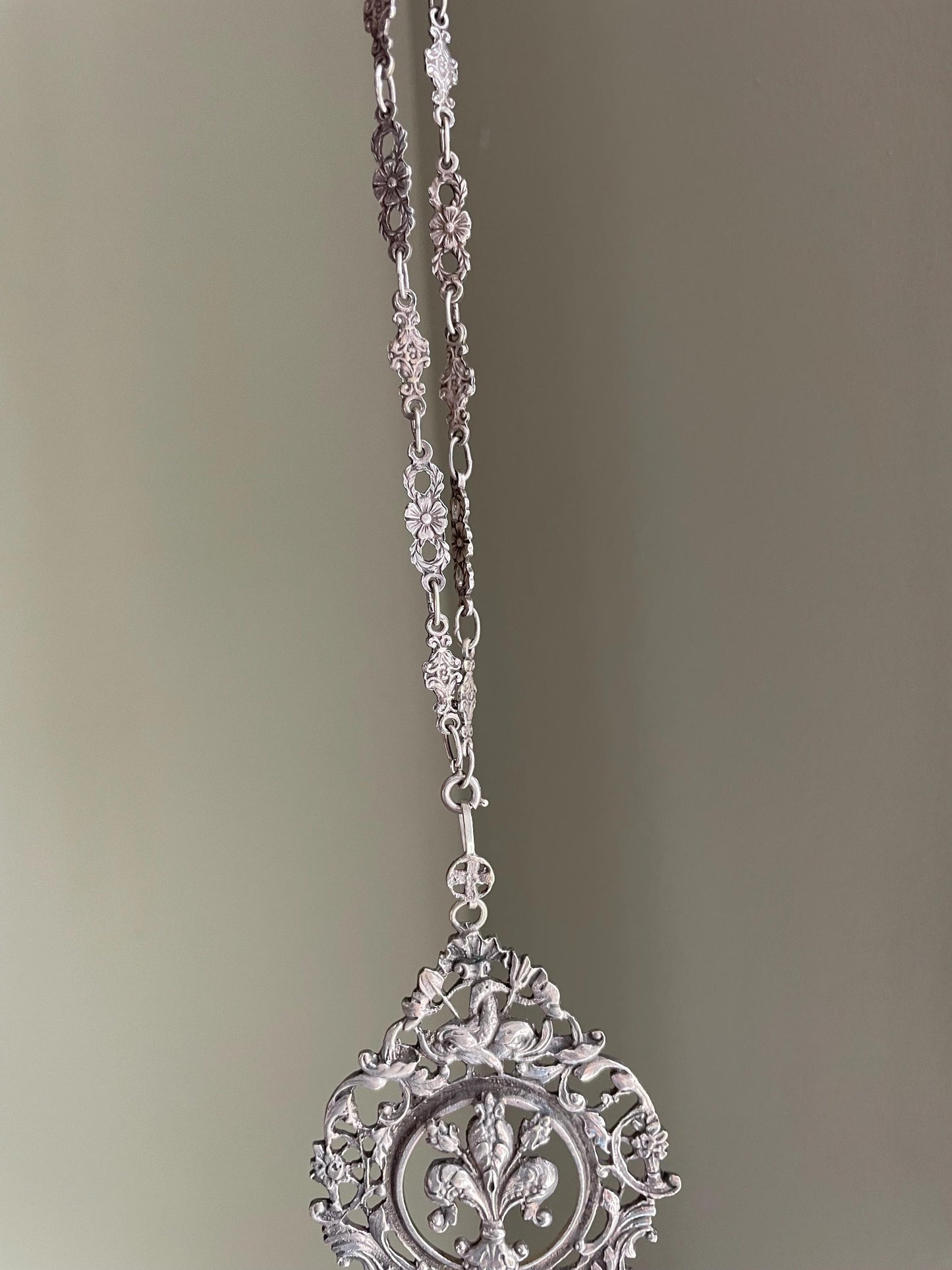 Vintage Silver Italian Peruzzi Chain and Dramatic Fleur de Lis Dangle Pendant