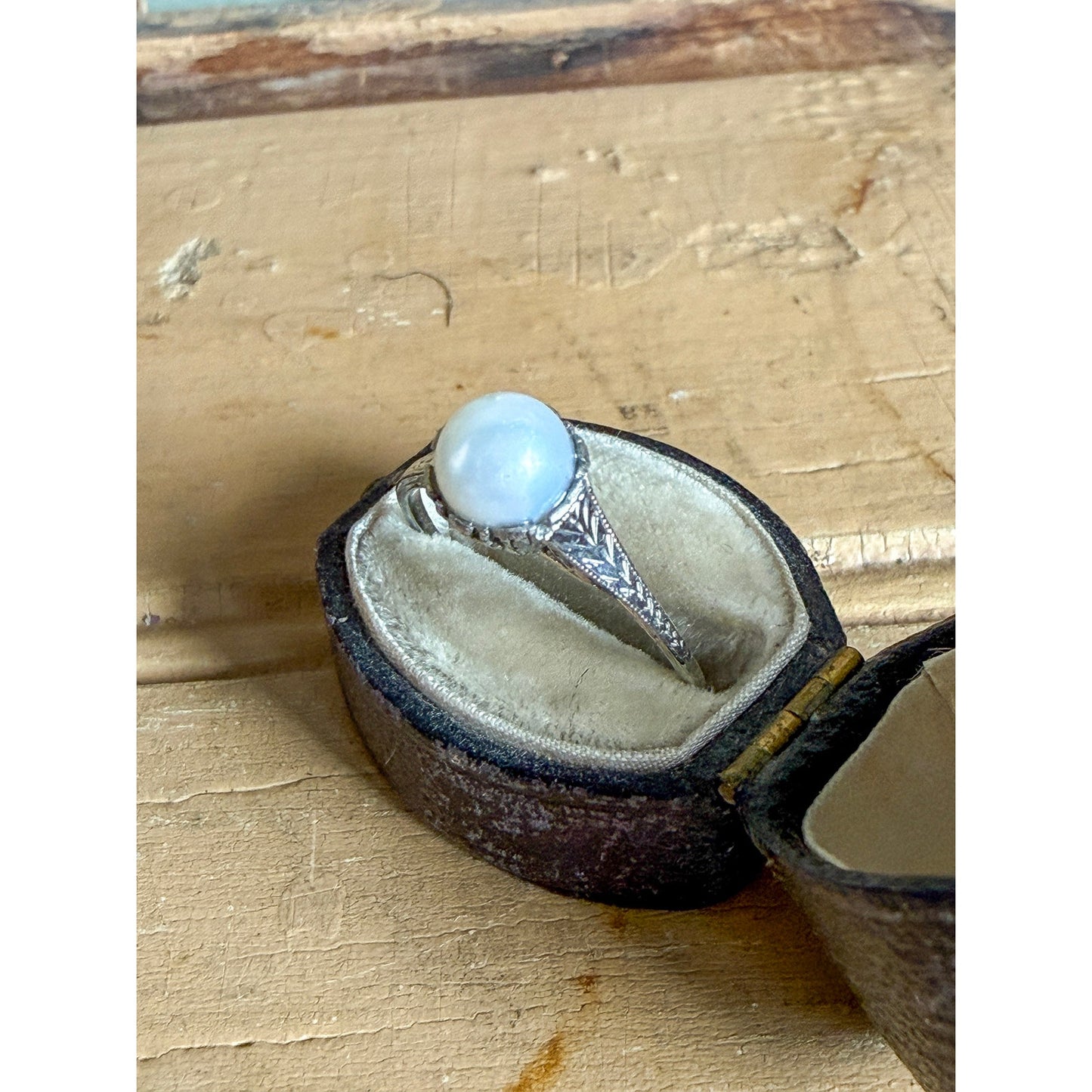 Antique Edwardian c1910 18K White Gold Pearl Ring