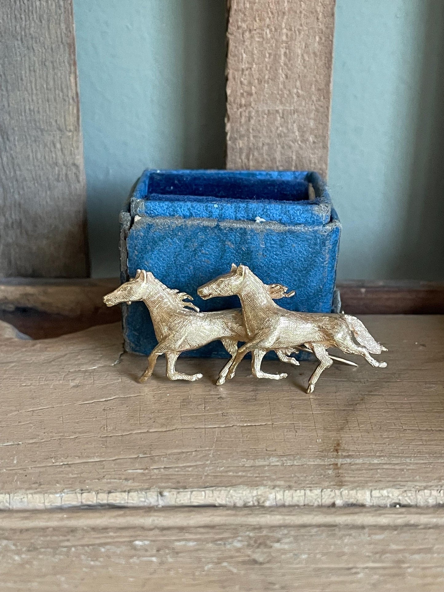 Vintage 14K Solid Yellow Gold Wild Horses Running Brooch