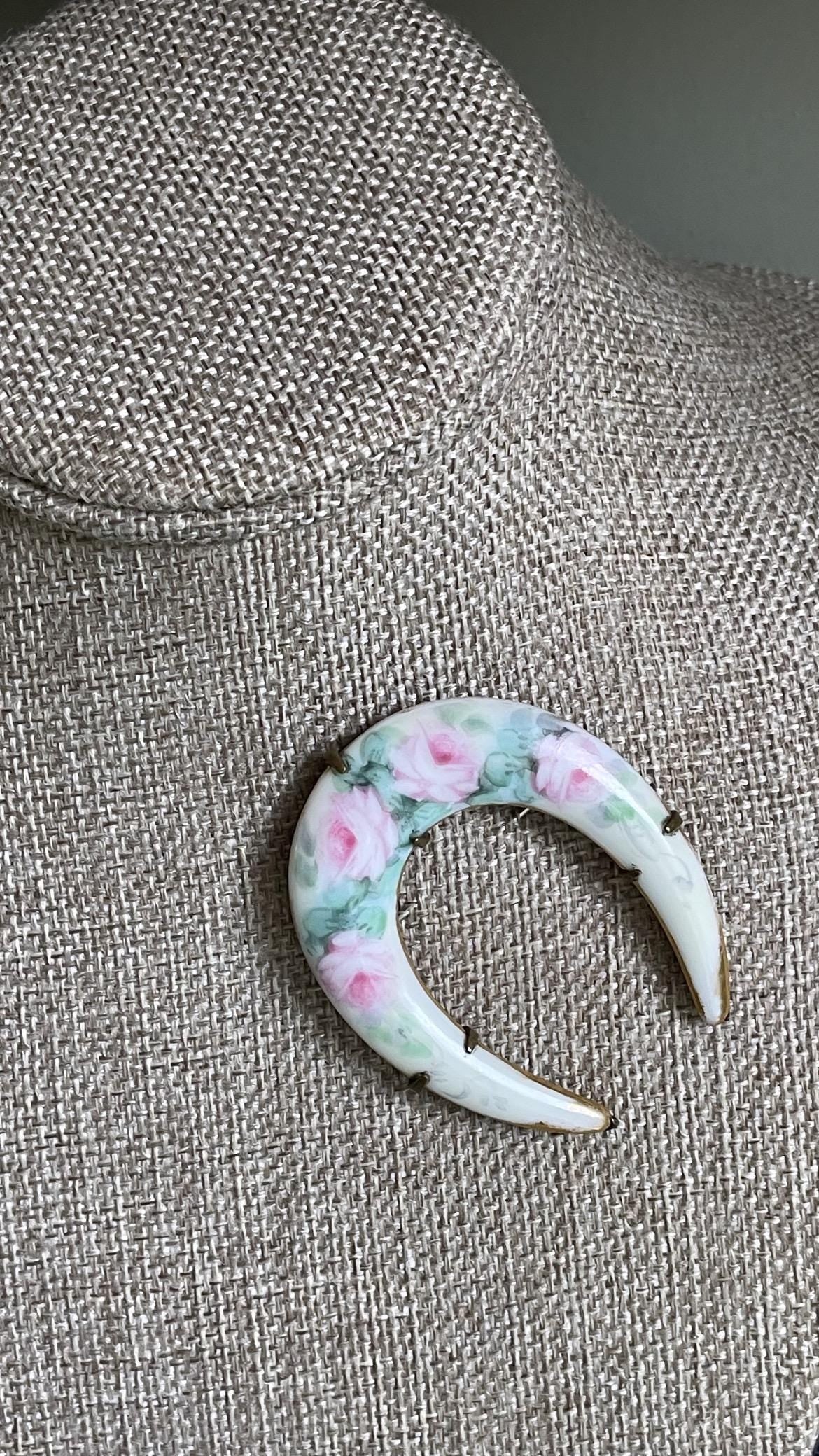 Huge Antique Edwardian Porcelian Hand Painted Flower Lucky Horseshoe Brooch