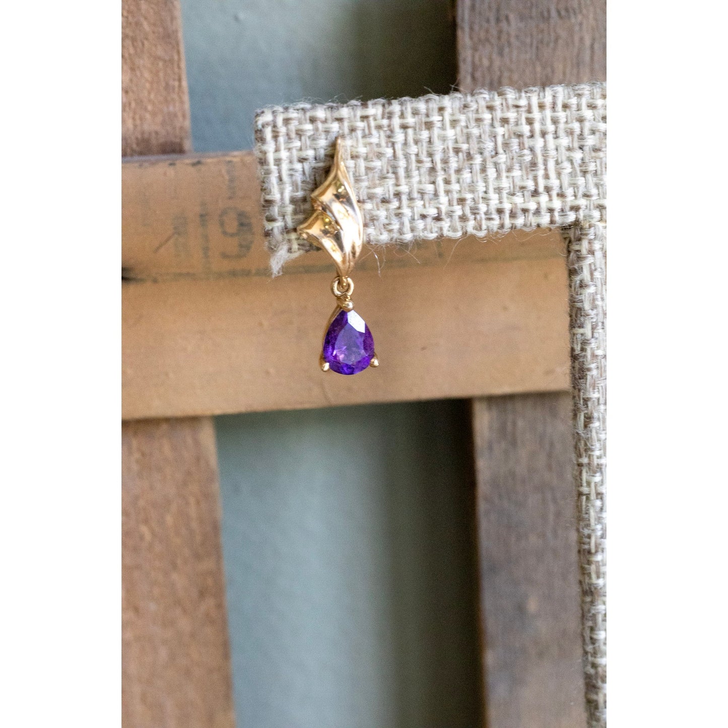 Vintage 10K Yellow Gold Pear Cut Amethyst Dangle Earrings