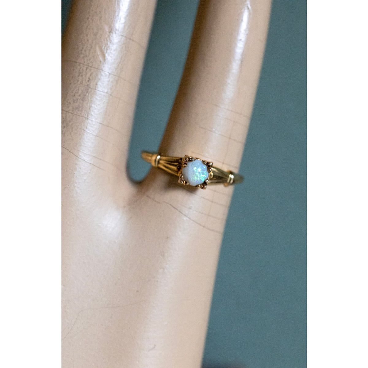 Sweet 10K Yellow Gold Vintage Opal Ring