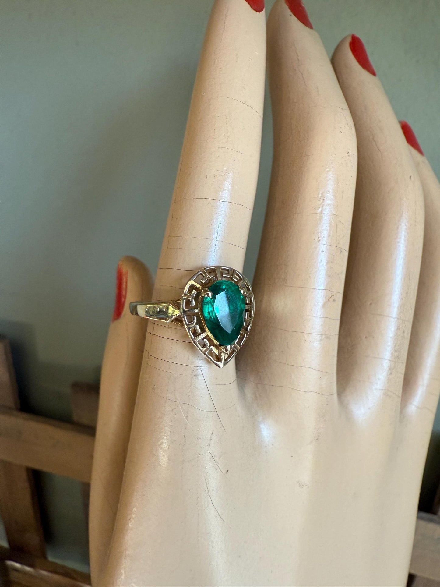 Vintage 10K Yellow Gold Pear Cut Synthetic Emerald Ring With Greek Key Frame