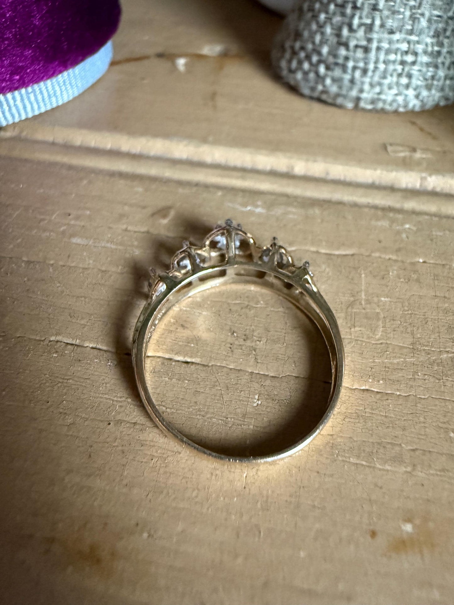 Vintage 14K Yellow Gold Five Diamond Set Heart Band